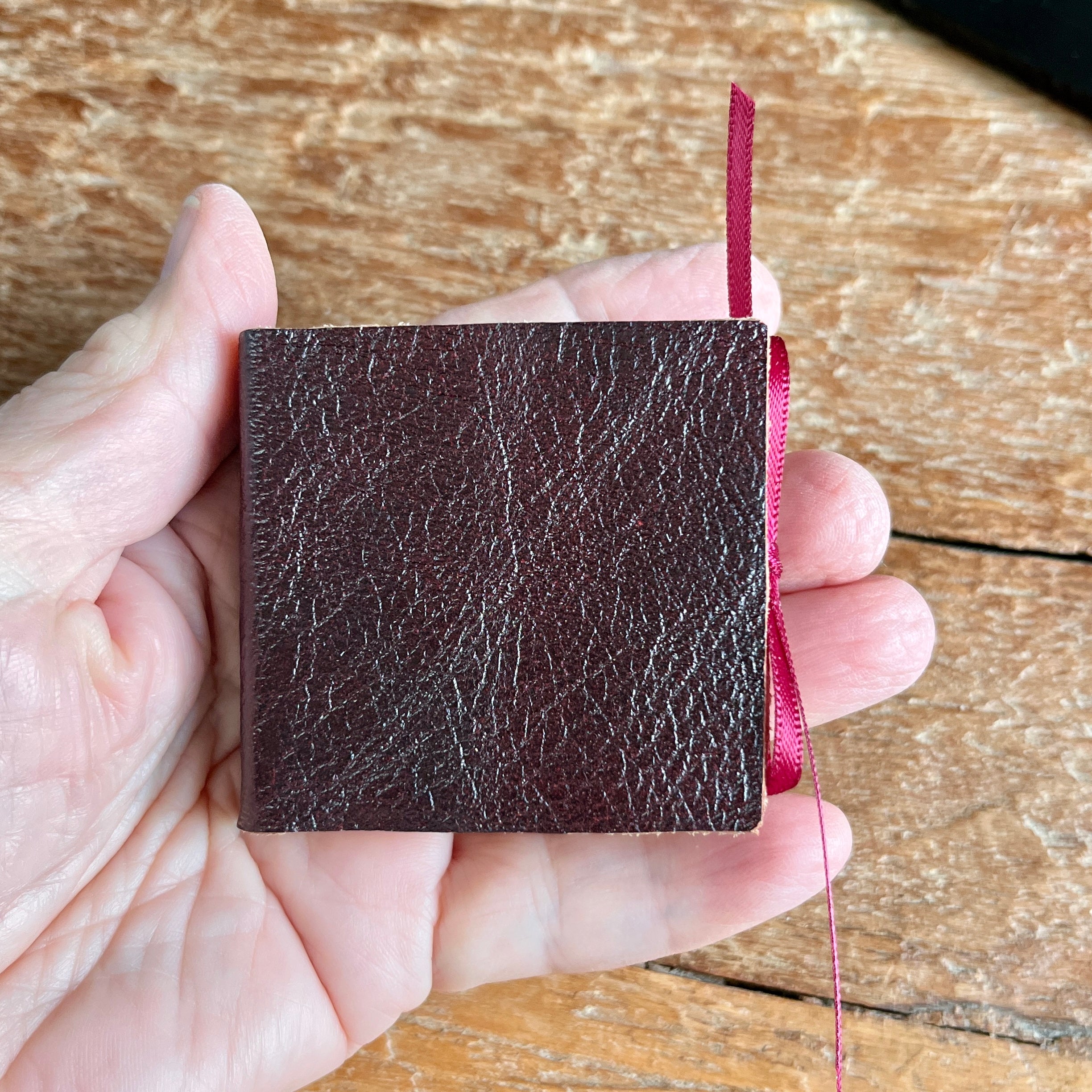 Square handmade mini journal in genuine leather - blank pages