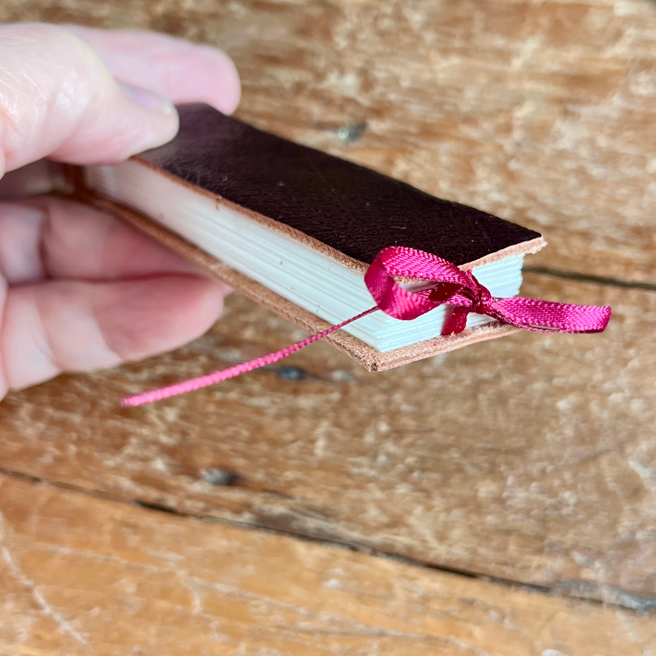 Slim handmade mini journal in green genuine leather - blank pages