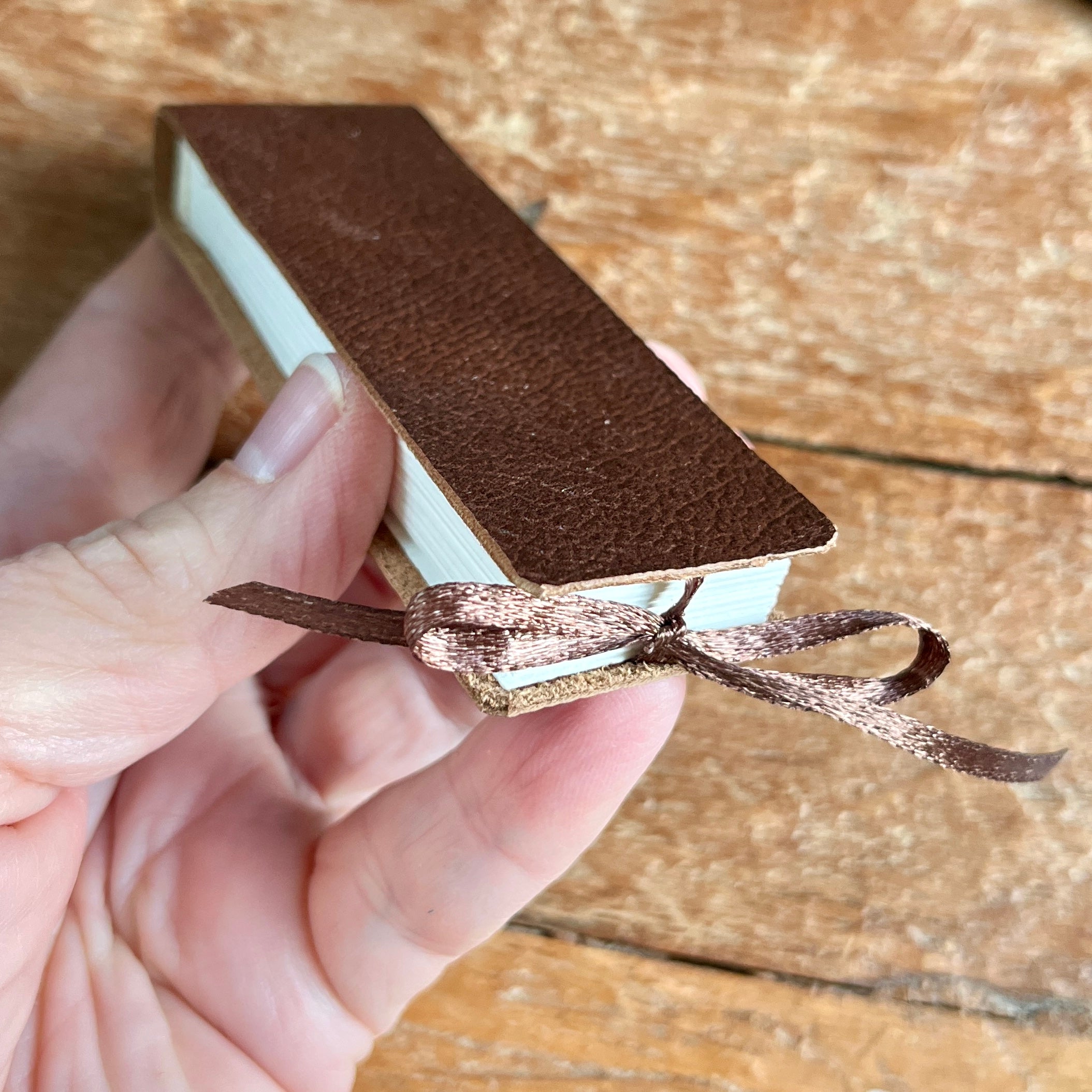 Slim handmade mini journal in genuine leather - blank pages