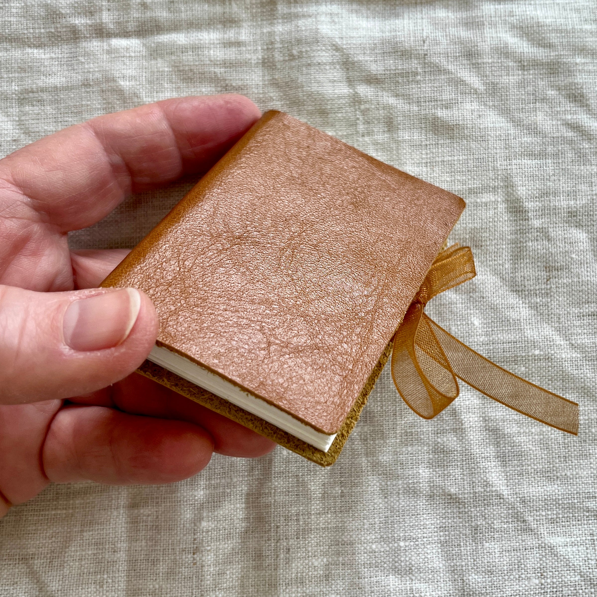 Midi handmade journal in genuine leather - blank pages