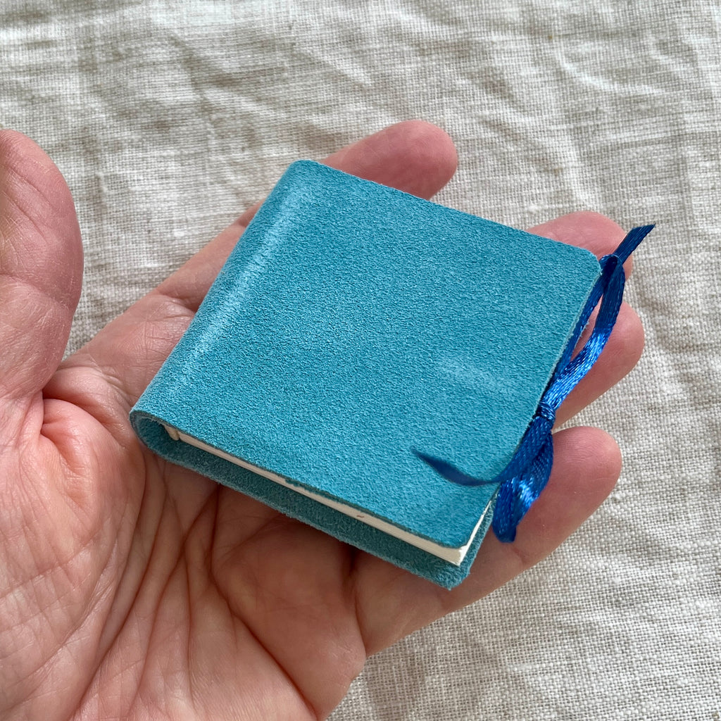 Square handmade mini journal in genuine leather - blank pages