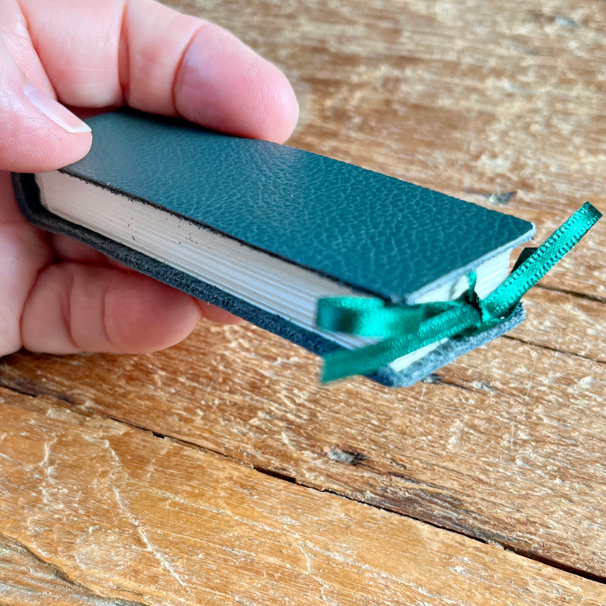 Slim handmade mini journal in green genuine leather - blank pages