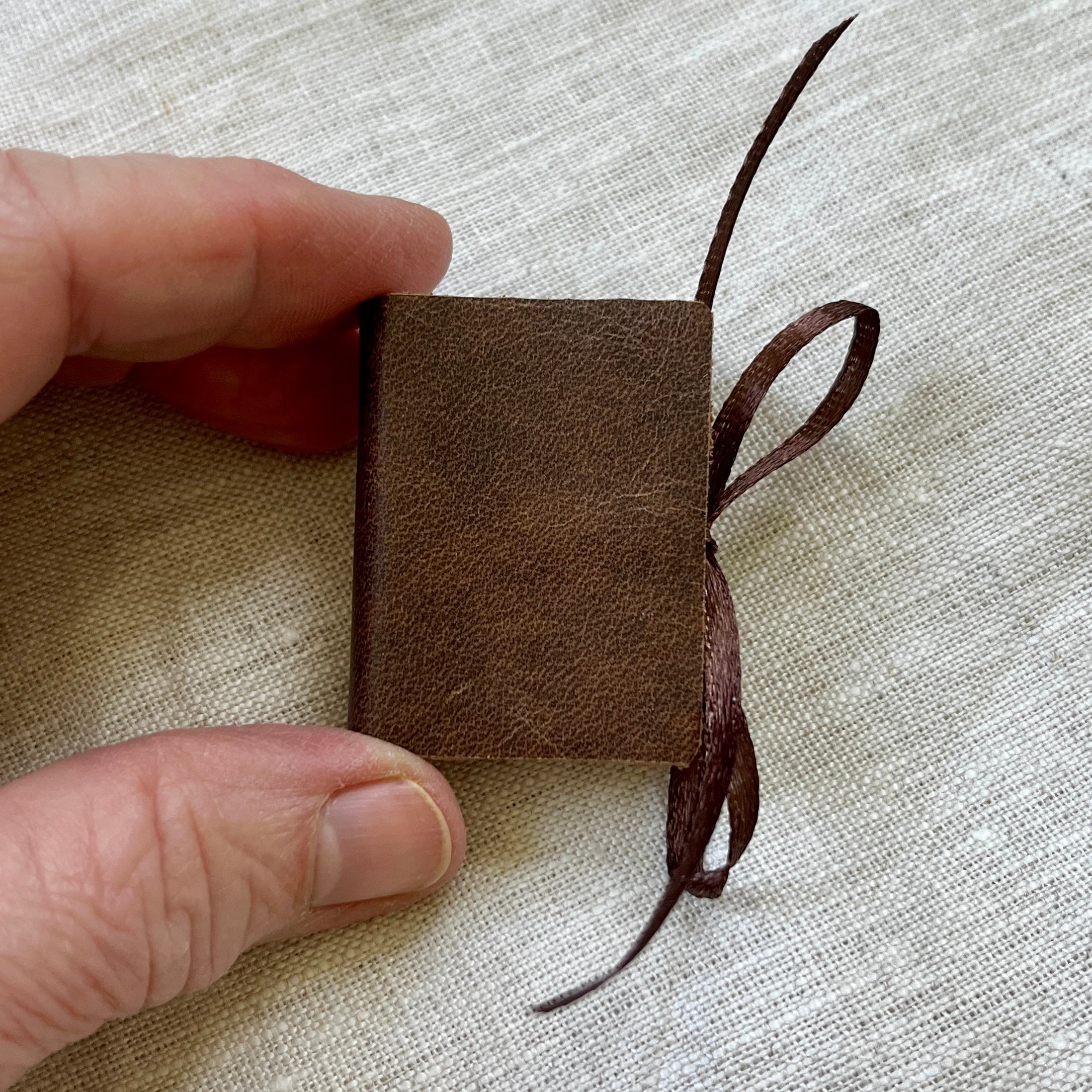 Tiny handmade mini journal in genuine leather - blank pages